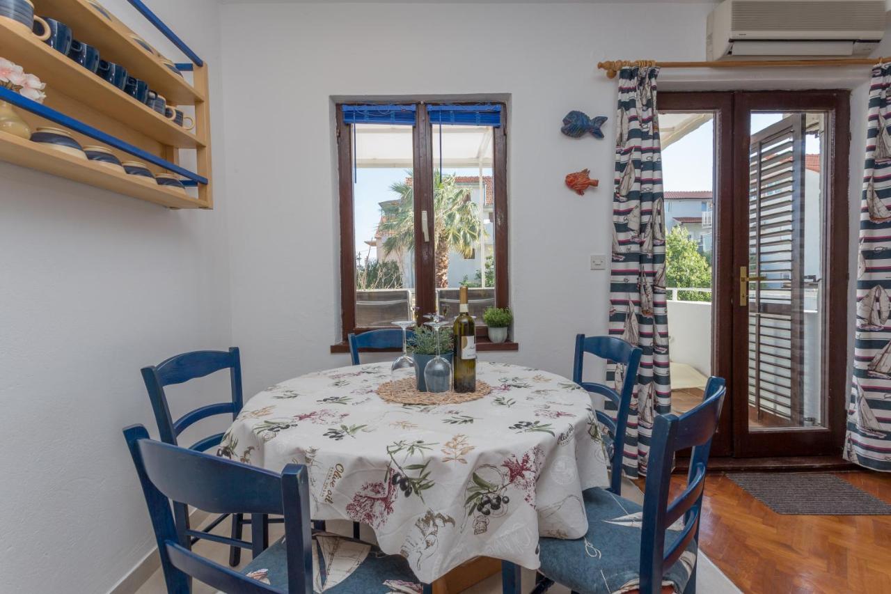 So Hvar So Good! Spacious With Terrace Apartment ฮวาร์ ภายนอก รูปภาพ