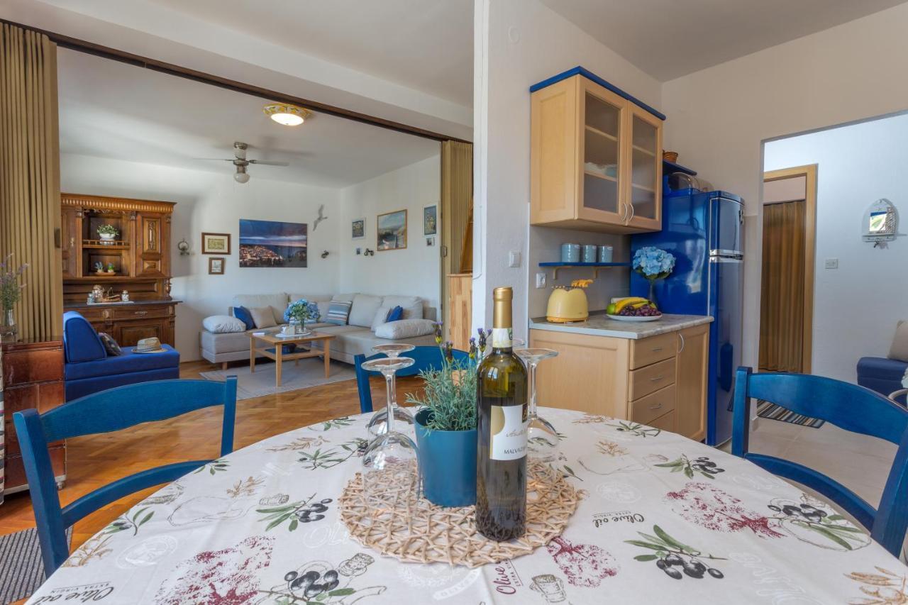 So Hvar So Good! Spacious With Terrace Apartment ฮวาร์ ภายนอก รูปภาพ